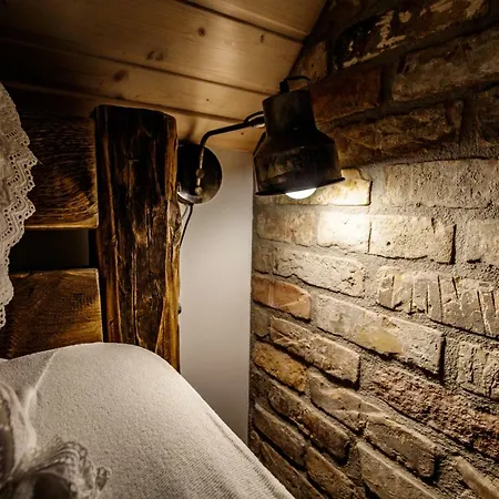 Gasthof Borarium Vendeghazak - Zenit Haz Pazmand